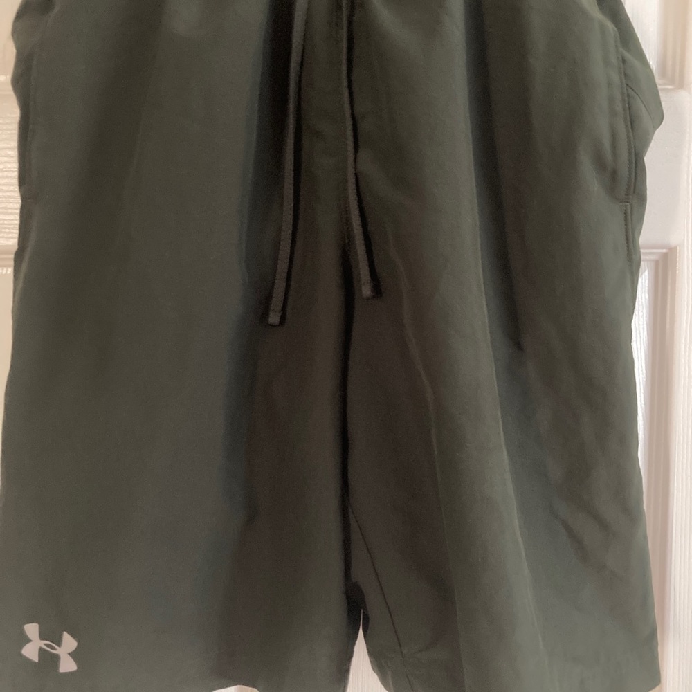 Under Armour short